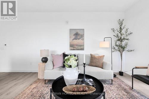 1702 - 50 Grand Avenue S, Cambridge, ON - Indoor Photo Showing Living Room