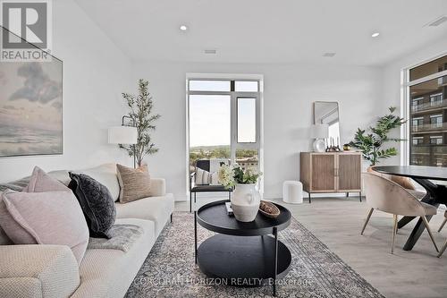 1702 - 50 Grand Avenue S, Cambridge, ON - Indoor Photo Showing Living Room