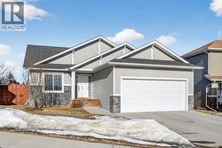 26 Mackenzie Way  Carstairs, AB T0M 0N0