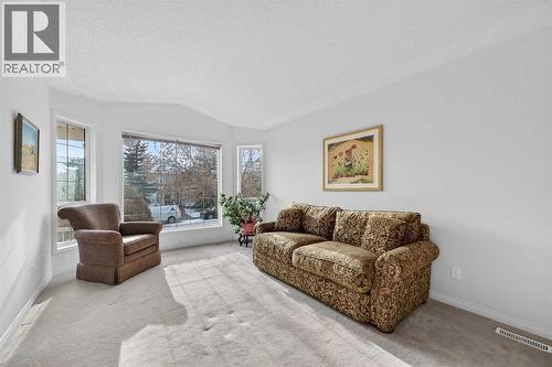 12 Sierra Morena Way Sw, Calgary, AB - Indoor Photo Showing Living Room