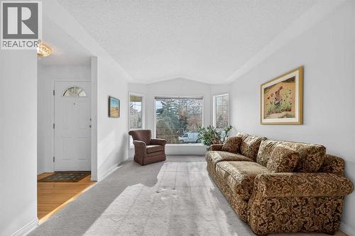 12 Sierra Morena Way Sw, Calgary, AB - Indoor Photo Showing Living Room