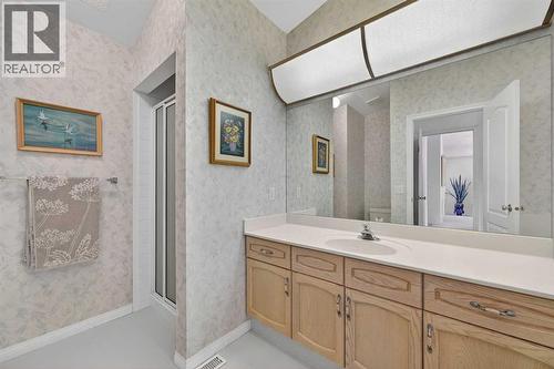12 Sierra Morena Way Sw, Calgary, AB - Indoor Photo Showing Bathroom