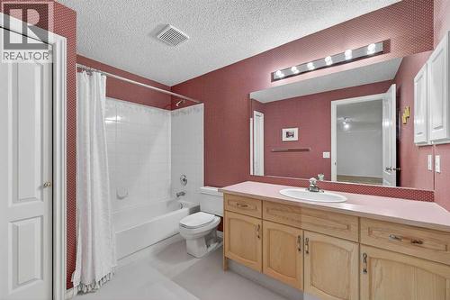 12 Sierra Morena Way Sw, Calgary, AB - Indoor Photo Showing Bathroom