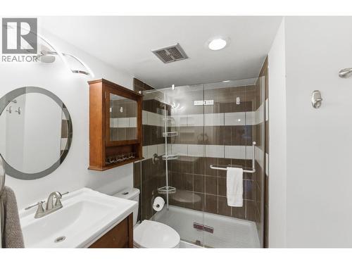 445 All Star Court Unit# 207, Kelowna, BC - Indoor Photo Showing Bathroom