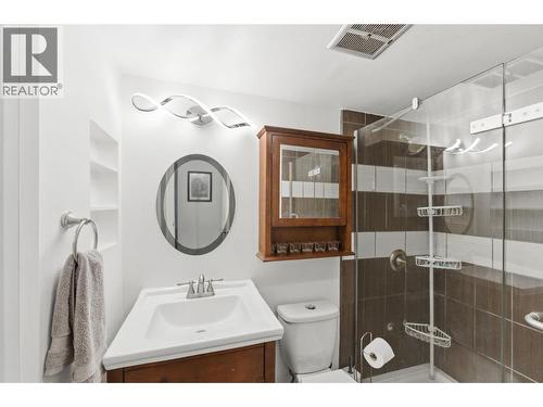 445 All Star Court Unit# 207, Kelowna, BC - Indoor Photo Showing Bathroom