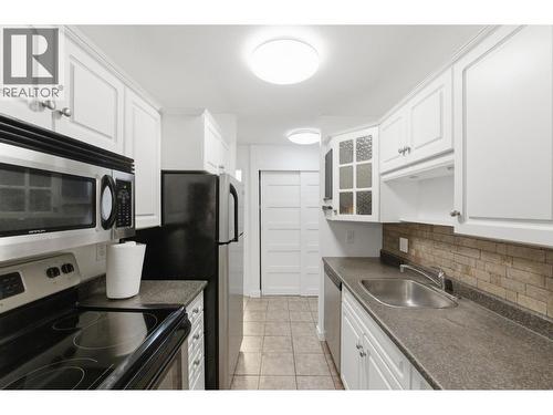 445 All Star Court Unit# 207, Kelowna, BC - Indoor Photo Showing Kitchen