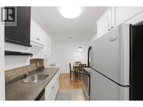 445 All Star Court Unit# 207, Kelowna, BC - Indoor Photo Showing Kitchen