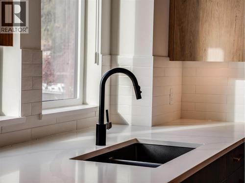 910 Lakeside Drive Unit# 107, Nelson, BC - Indoor Photo Showing Kitchen With Double Sink
