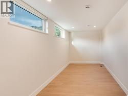 Flex room off garage - 