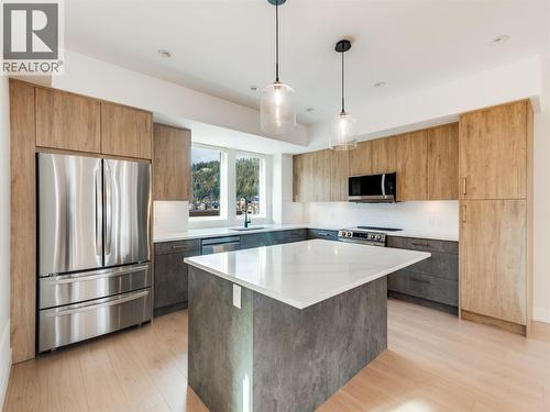 910 Lakeside Drive Unit# 107, Nelson, BC - Indoor Photo Showing Kitchen With Upgraded Kitchen