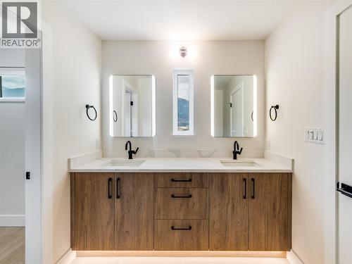 Ensuite - 910 Lakeside Drive Unit# 107, Nelson, BC - Indoor Photo Showing Bathroom