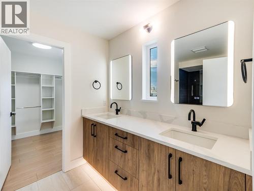 910 Lakeside Drive Unit# 107, Nelson, BC - Indoor Photo Showing Bathroom