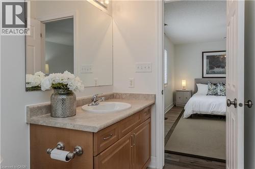 3202 Steeplechase Drive, Burlington, ON - Indoor Photo Showing Bathroom