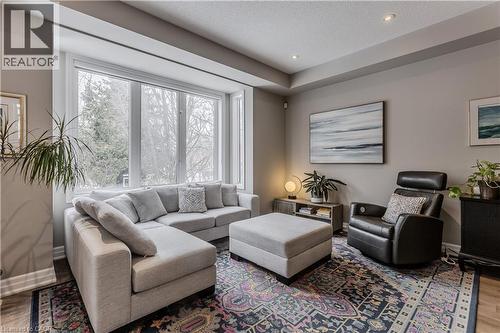 3202 Steeplechase Drive, Burlington, ON - Indoor Photo Showing Living Room