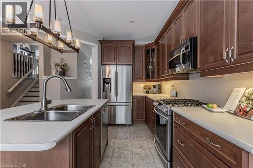 3202 Steeplechase Drive, Burlington, ON - Indoor Photo Showing Kitchen With Stainless Steel Kitchen With Double Sink With Upgraded Kitchen