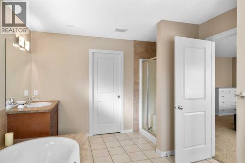5 Mahogany Square Se, Calgary, AB - Indoor Photo Showing Bathroom
