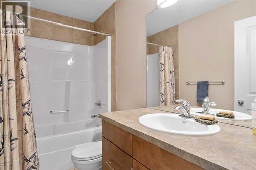 5 Mahogany Square Se, Calgary, AB - Indoor Photo Showing Bathroom