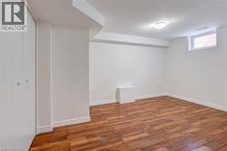 Basement level main bedroom - 