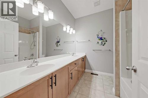 2959 Peacekeepers Way Sw, Calgary, AB - Indoor Photo Showing Bathroom