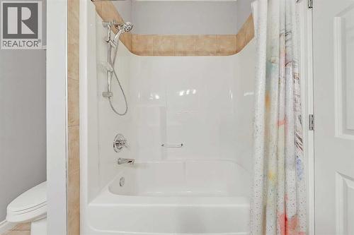 2959 Peacekeepers Way Sw, Calgary, AB - Indoor Photo Showing Bathroom