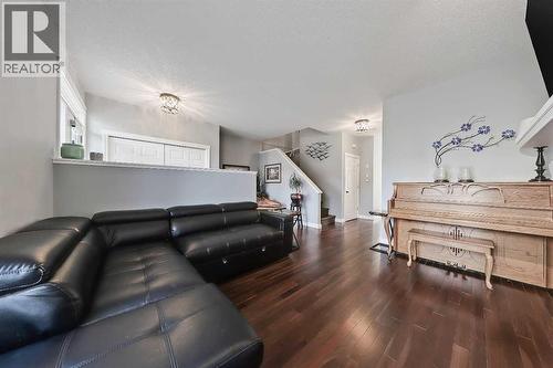 2959 Peacekeepers Way Sw, Calgary, AB - Indoor Photo Showing Living Room