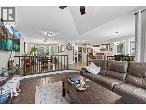 1487 Rosewood Drive, West Kelowna, BC - Indoor Photo Showing Living Room