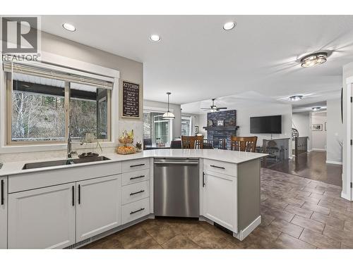 1487 Rosewood Drive, West Kelowna, BC - Indoor Photo Showing Kitchen With Double Sink
