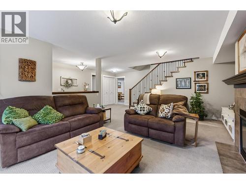 1487 Rosewood Drive, West Kelowna, BC - Indoor Photo Showing Living Room