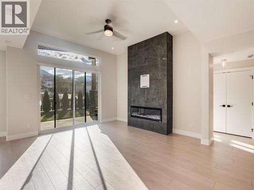 910 Lakeside Drive Unit# 401, Nelson, BC - Indoor With Fireplace