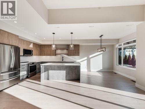 910 Lakeside Drive Unit# 401, Nelson, BC - Indoor Photo Showing Kitchen With Upgraded Kitchen