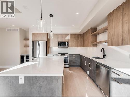 910 Lakeside Drive Unit# 401, Nelson, BC - Indoor Photo Showing Kitchen With Upgraded Kitchen