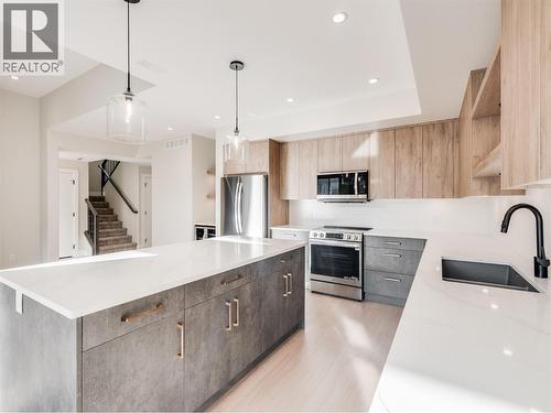 910 Lakeside Drive Unit# 401, Nelson, BC - Indoor Photo Showing Kitchen With Upgraded Kitchen