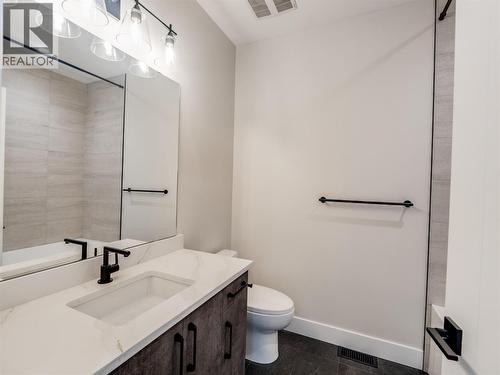 Full bathroom - 910 Lakeside Drive Unit# 401, Nelson, BC - Indoor Photo Showing Bathroom