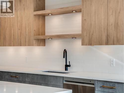 910 Lakeside Drive Unit# 401, Nelson, BC - Indoor Photo Showing Kitchen