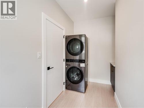 Laundry room - 910 Lakeside Drive Unit# 401, Nelson, BC - Indoor Photo Showing Laundry Room