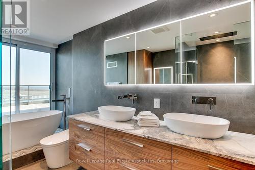 1002 - 90 Stadium Road, Toronto, ON - Indoor Photo Showing Bathroom
