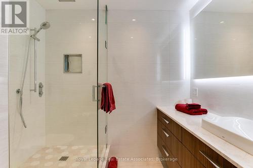 1002 - 90 Stadium Road, Toronto, ON - Indoor Photo Showing Bathroom