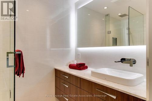 1002 - 90 Stadium Road, Toronto, ON - Indoor Photo Showing Bathroom