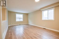 Spacious & bright living room - 