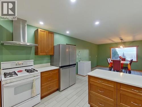 4002 Highway 101, Powell River, BC - Indoor Photo Showing Kitchen
