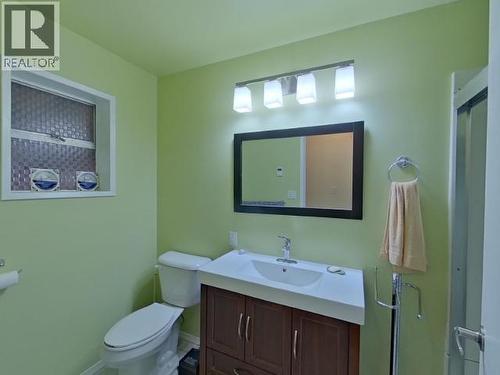 4002 Highway 101, Powell River, BC - Indoor Photo Showing Bathroom