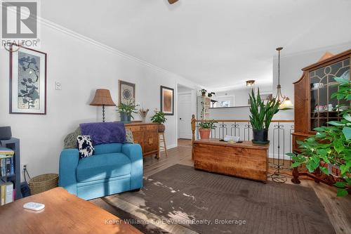 310 Concession 13 W, Tiny, ON - Indoor Photo Showing Living Room