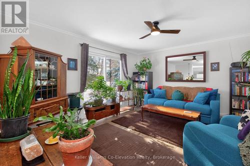 310 Concession 13 W, Tiny, ON - Indoor Photo Showing Living Room