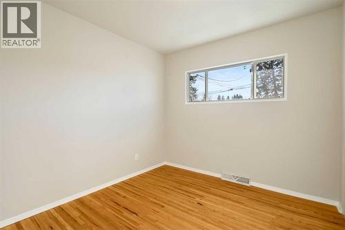 19 Carmangay Crescent Nw, Calgary, AB - Indoor Photo Showing Other Room