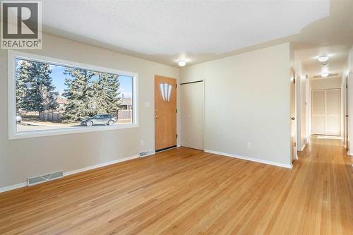 19 Carmangay Crescent Nw, Calgary, AB - Indoor Photo Showing Other Room