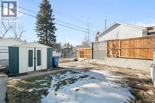 19 Carmangay Crescent Nw, Calgary, AB - Outdoor