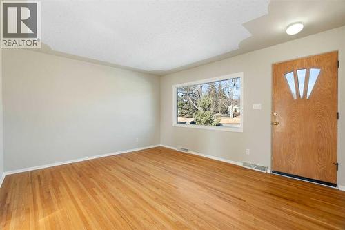 19 Carmangay Crescent Nw, Calgary, AB - Indoor Photo Showing Other Room