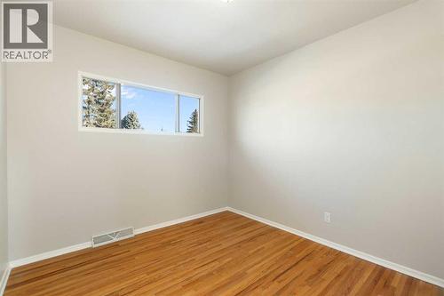 19 Carmangay Crescent Nw, Calgary, AB - Indoor Photo Showing Other Room