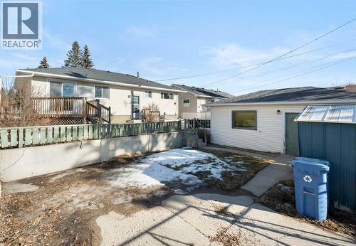 19 Carmangay Crescent Nw, Calgary, AB - Outdoor