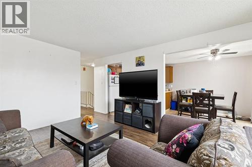 157 Penbrooke Close Se, Calgary, AB - Indoor Photo Showing Living Room